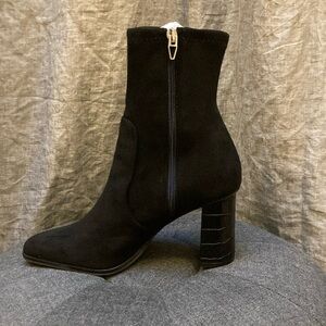 Dolce Vita Black Heeled Boots with Block Heel and Zipper